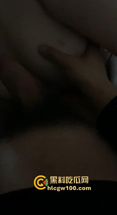 瓜友约炮极品清纯眼镜妹【谢雪莹】就读于武汉工商学院大一级,表面纯洁无瑕 私下却骚气满满!-4