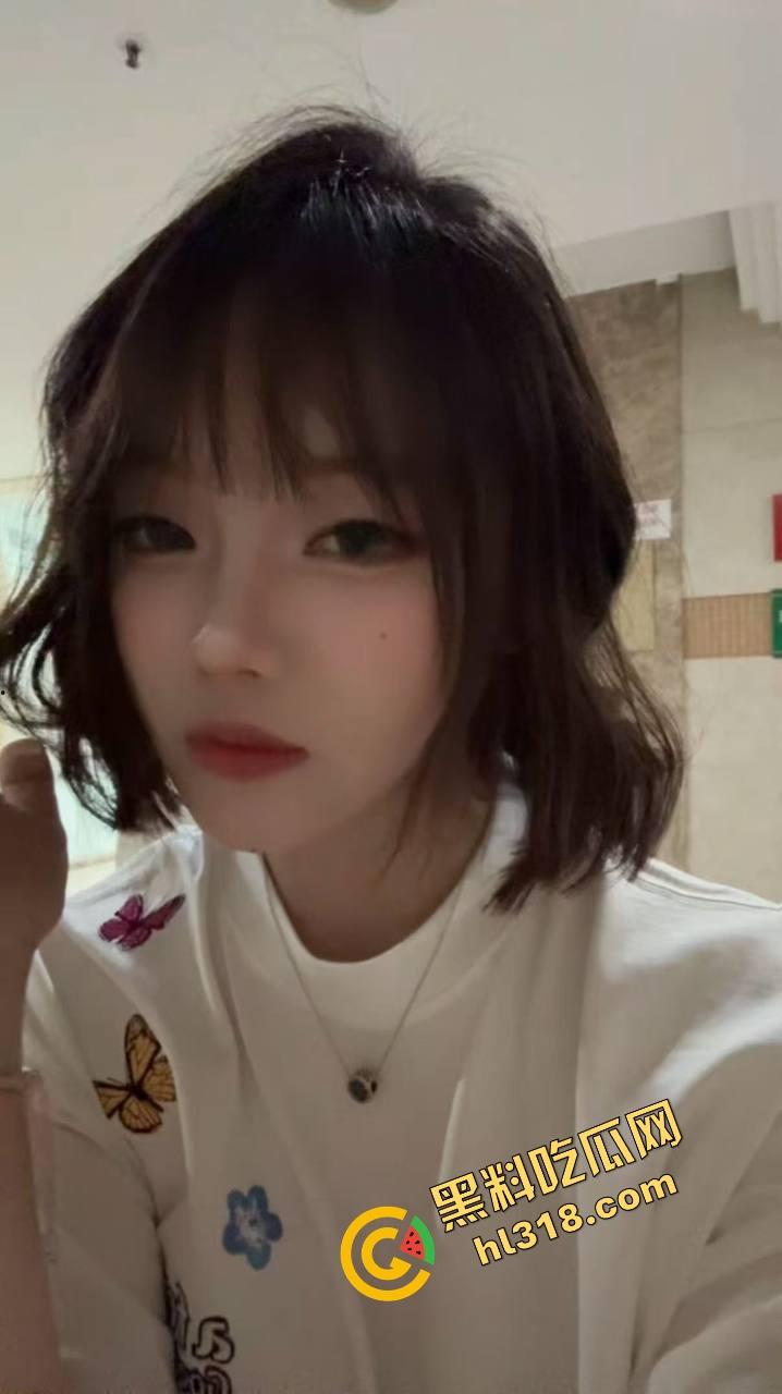 山东日照少妇『田丽君』淡定接电话,边聊孩子教育边被操,下面被猛插照样不露声色,阅鸡无数就是稳!-4