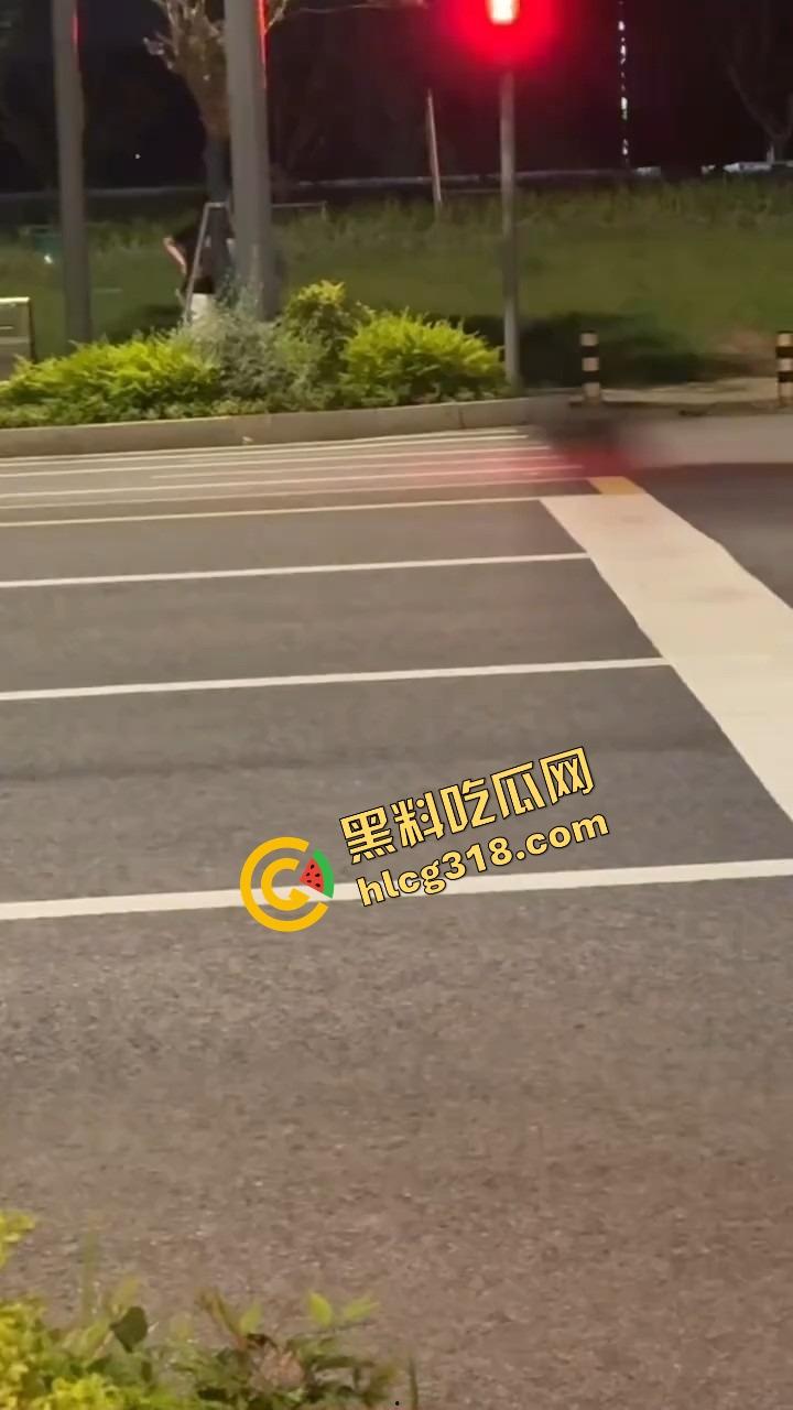 苏州石湖抓奸,小姑子偷情姐夫当街喊老公,亲姐怒吼开撕你喊得真顺嘴啊!-8