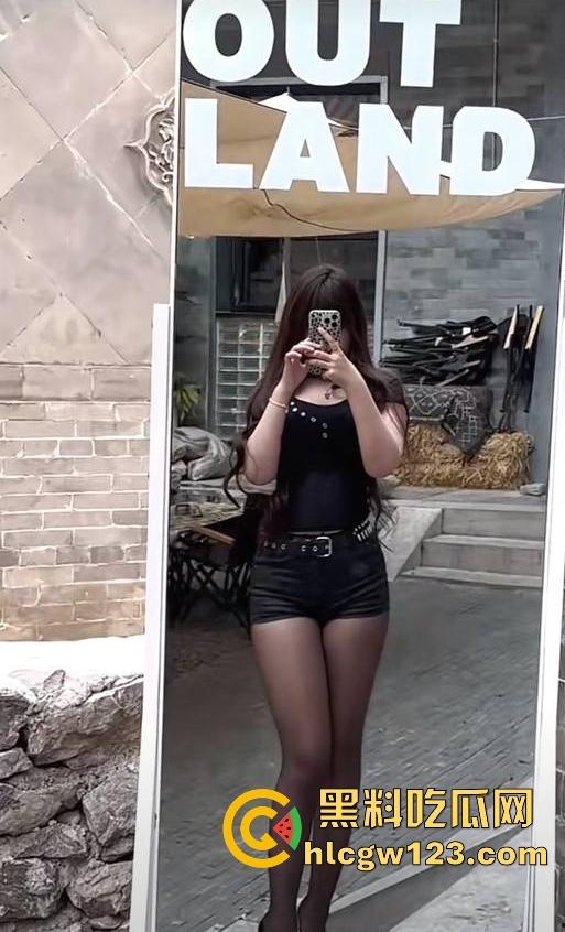 抖音微胖肥臀小网红【宣宣宝宝】不良视频流出 颜值超美身材性感 扭动肥臀暴力后入 勾人至极!-4