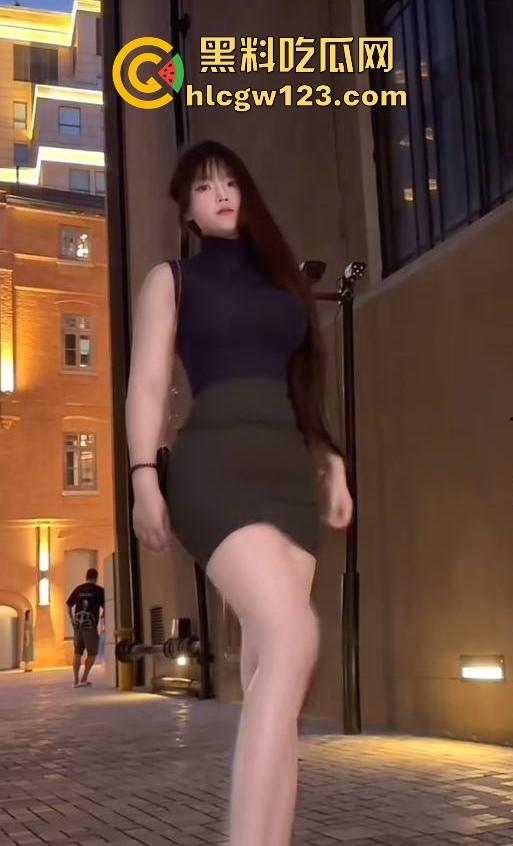 抖音微胖肥臀小网红【宣宣宝宝】不良视频流出 颜值超美身材性感 扭动肥臀暴力后入 勾人至极!-5