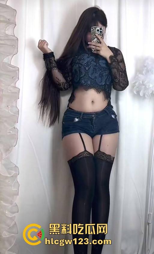 抖音微胖肥臀小网红【宣宣宝宝】不良视频流出 颜值超美身材性感 扭动肥臀暴力后入 勾人至极!-10