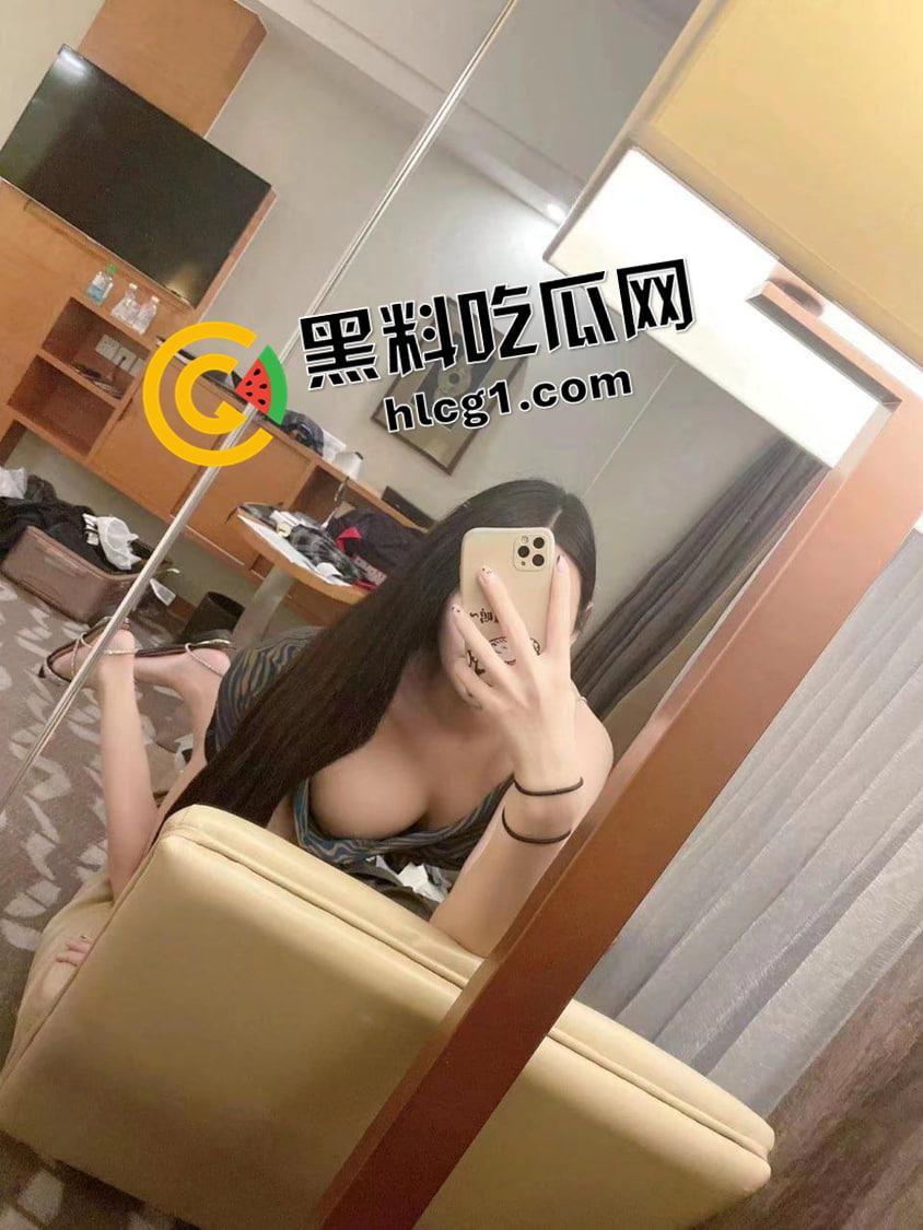 大学体育生约战一万二起步的男娘 被男娘摁在床上干到求饶 这种模样的男娘也不是不行-3