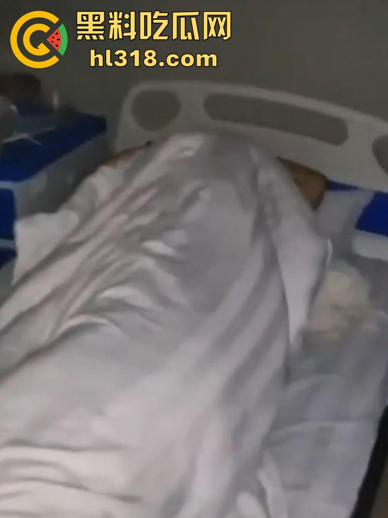 山东济宁泗水县书记儿子【周恒勾】,勾搭撩骚有夫之妇【程妍妍】,被夫家暴打缝21针,竟再次医院偷情 !-3