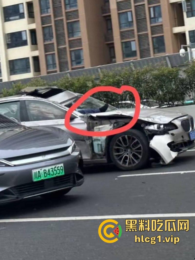 重口慎入!成都金丰高架发生一起惨烈车祸 货拉拉司机身体零件散落一地!-2