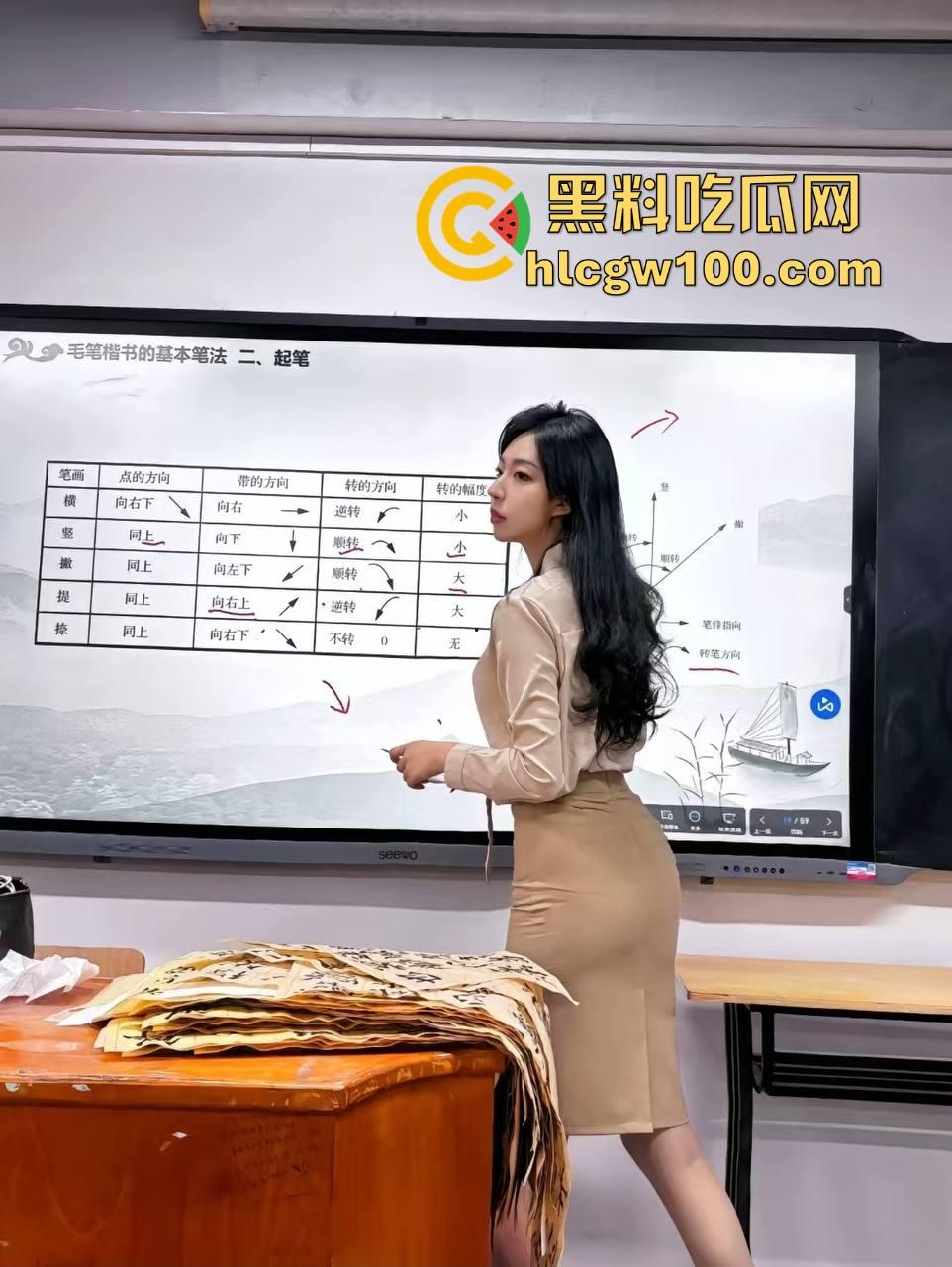 抖音骚鸡书法漏奶直播,真空上阵练毛笔,酥胸似露不露,这就是传说中的雅俗共赏新赛道?陶冶情操还是露奶吸睛?-2