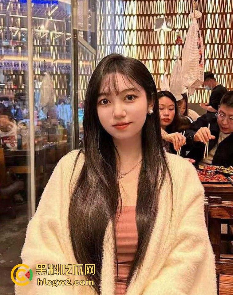 郑州艺术职业大学大长腿模特【宦嘉】酒店遭摄影师潜规则 口爆全程无毛白虎没操到 摄影师哭崩在厕所!-3