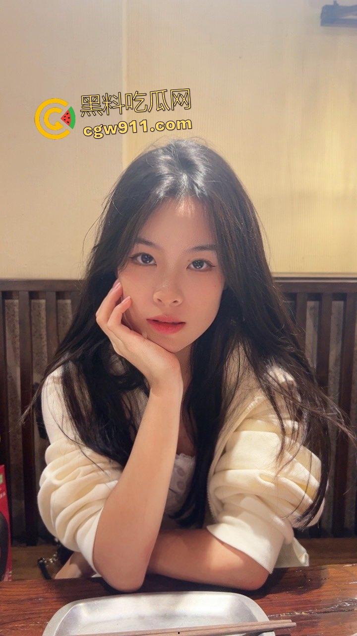 气质女大学生旅游吃鸡，被男友狂操猛玩，贪婪口技吞噬巨根，迷恋无套内射爆浆快感！