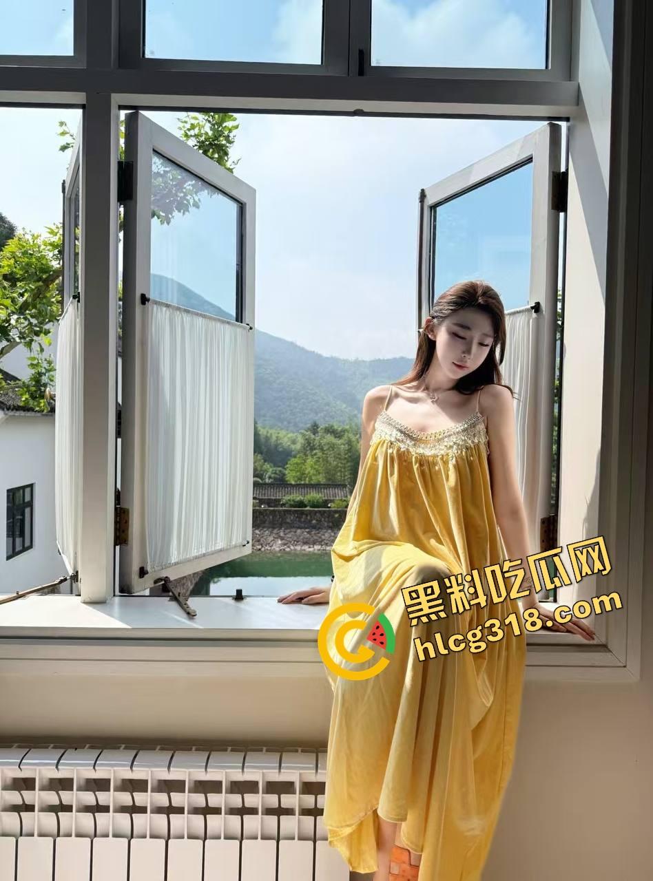 海角精品 隔壁肉丝人妻来借酱油,吃根牛子热热身,臭脚夹脸完美内射不留情,不是自己老婆就要猛操!-5