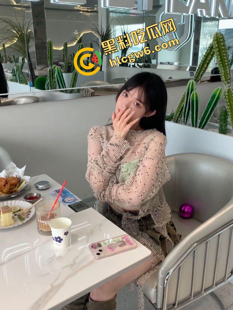 抖音爱cos的服装反差婊贱货『那由多』伺候榜一大哥猛吸睾丸 上位后插粉穴娇喘吁吁!原创独家曝光!-7