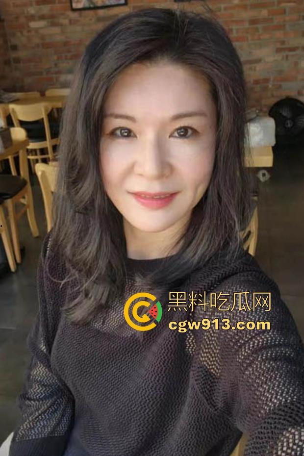 海角乱伦,早上起床把妈妈的骚穴狂扣出水,再狠狠无套猛插,主动撅臀迎合,极其骚乱!-2