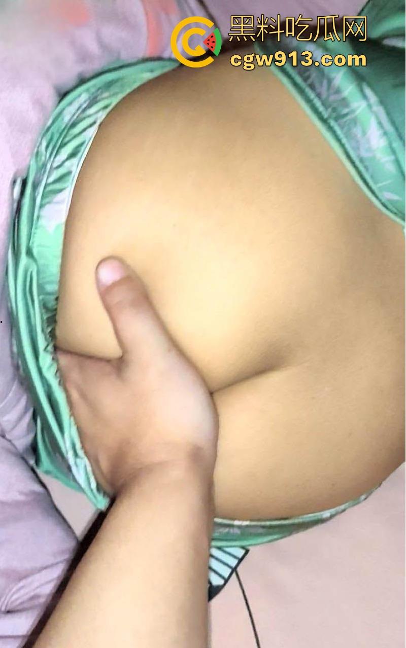 海角乱伦,早上起床把妈妈的骚穴狂扣出水,再狠狠无套猛插,主动撅臀迎合,极其骚乱!-7