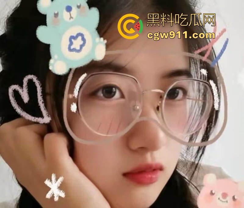 沈阳师大可爱反差学妹【张爱佳】性爱视频曝光,平时高冷校花范儿,私下竟是富二代们的床上尤物!-2