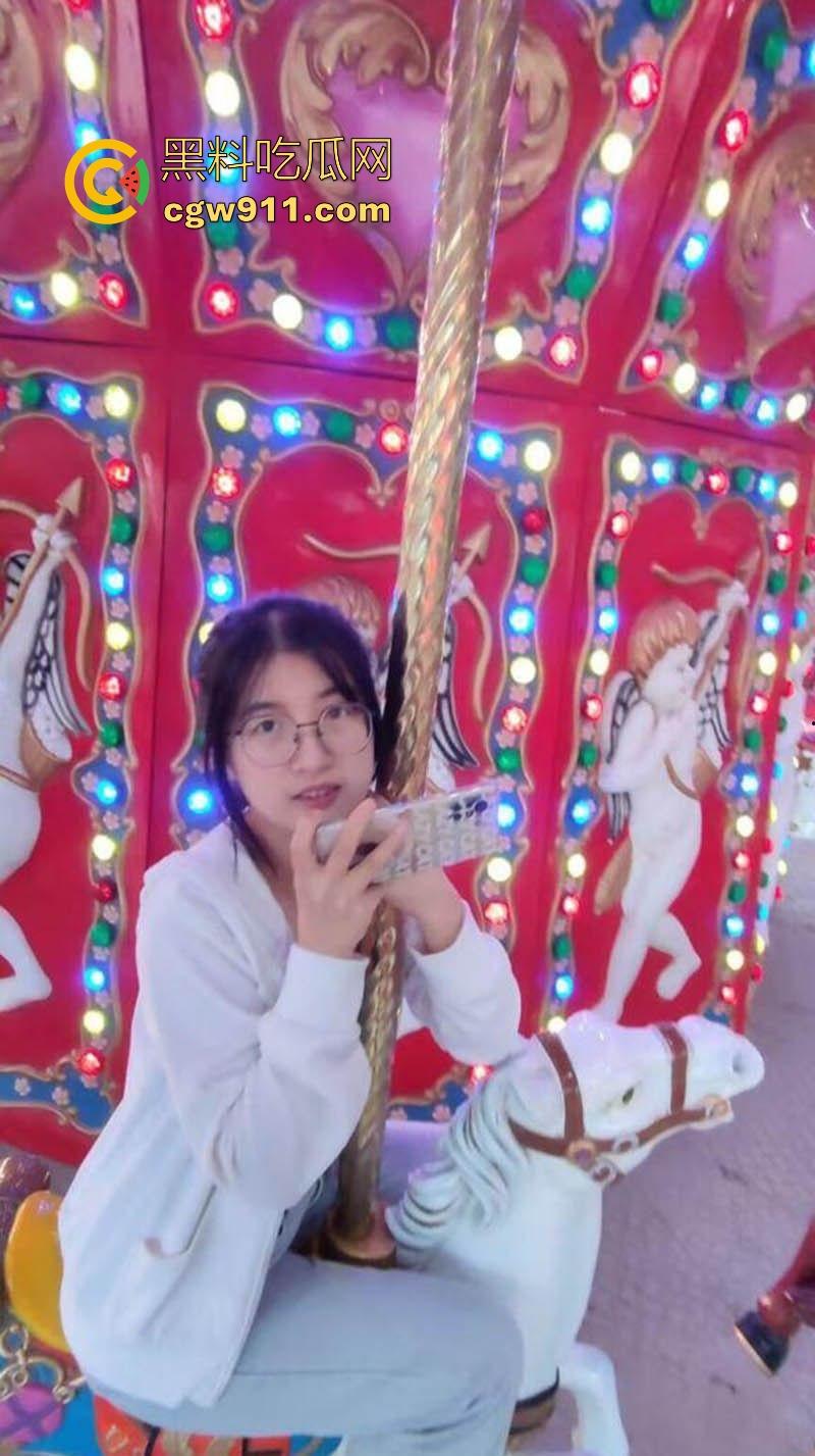 沈阳师大可爱反差学妹【张爱佳】性爱视频曝光,平时高冷校花范儿,私下竟是富二代们的床上尤物!-4