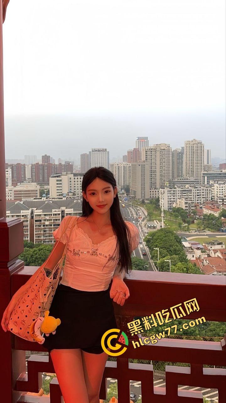 辽宁骚妻『柳缪』偷情成瘾，背着老公穿情趣制服到处约炮，奶子夹乳夹被抱起来kuakua一顿爆操！-5