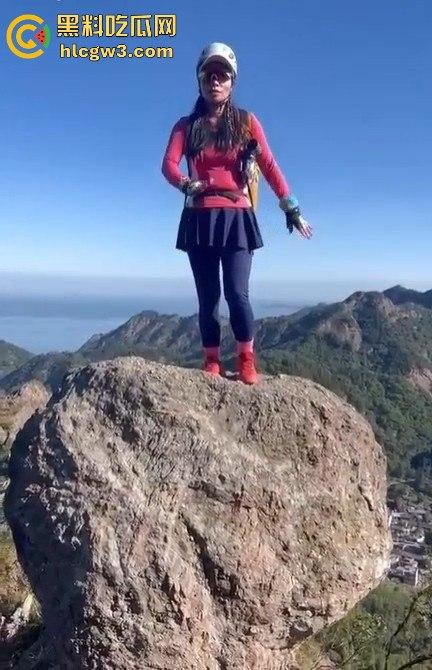 摆拍也要选对地方 女子悬崖边扭腰凹造型,刚摆完S曲线,转头就玩命飞下去!-4