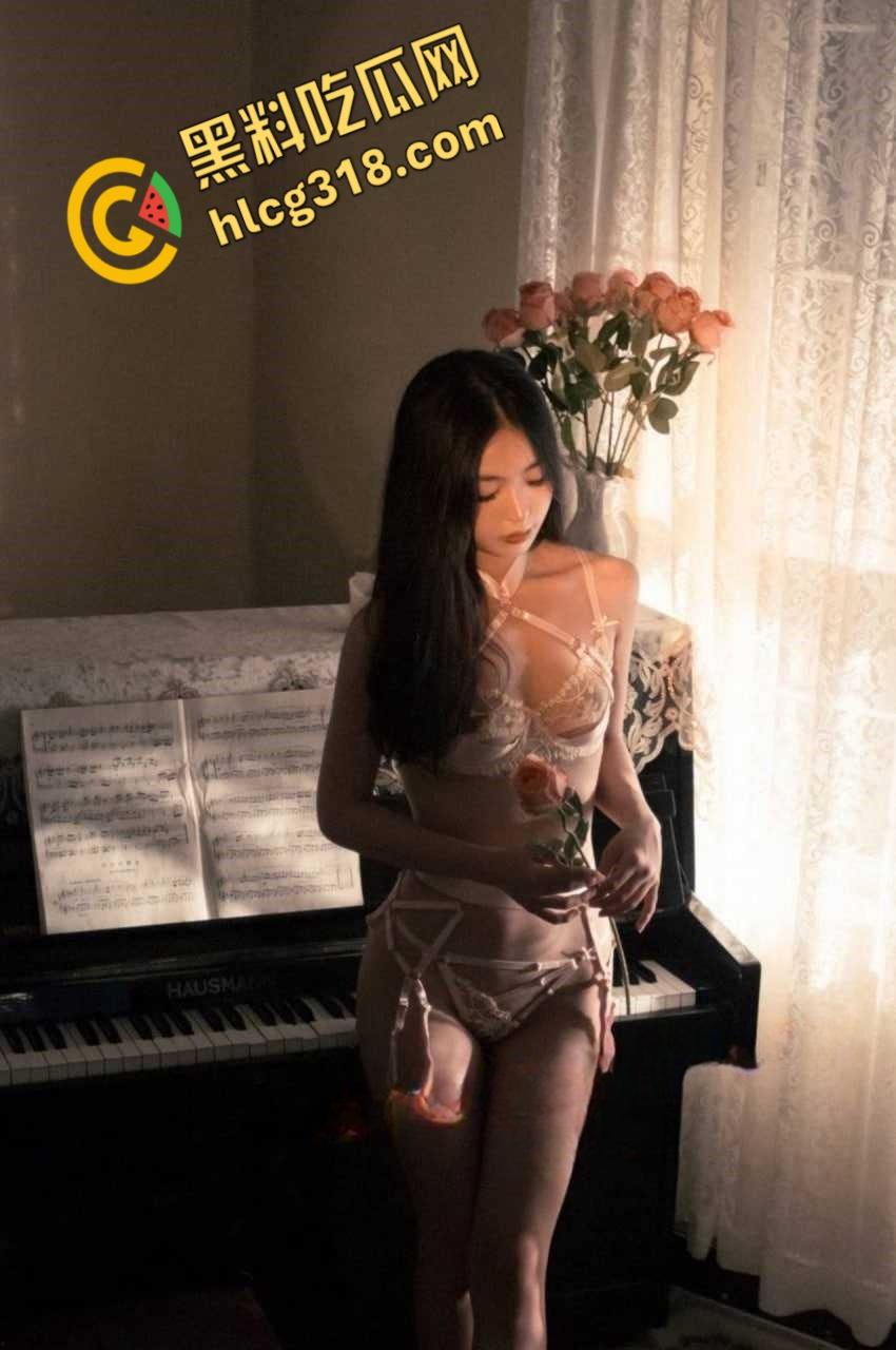 约炮大神【KINGMAST】，酒馆厕所调情后，公园全裸野战骚女，合集献出调教爆操瞬间，简直让人羡慕不已 ！