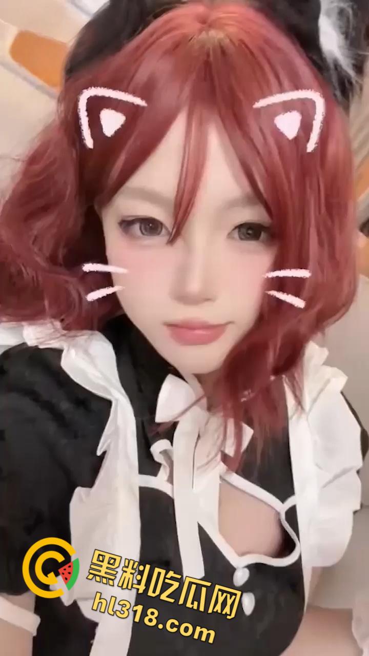 抖音网红福利姬【郁小月】,性感开档黑丝露出,白虎嫩穴一览无疑,这样的美脚不足交可惜了!-2