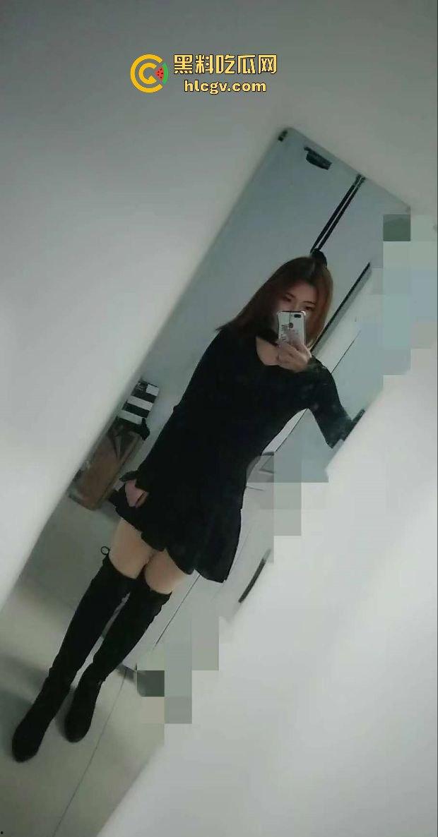 百度云惊现情侣口交后入泄密视频！清纯情侣私下骚得不行，展露隐藏的风骚一面！