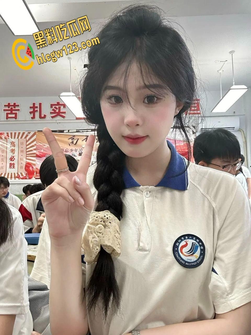 广州民航嫩妹【贾明爽】,清纯校花变金主玩物,娇喘淫叫还说爸爸内射我 !-5