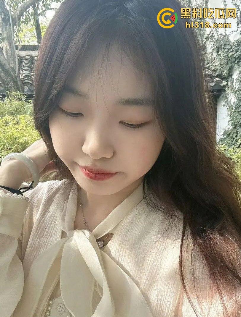 抖音约炮研二女学生,私密聊天记录超级直接,无套狂操淫水直流,粉穴翘臀让人欲罢不能!-8