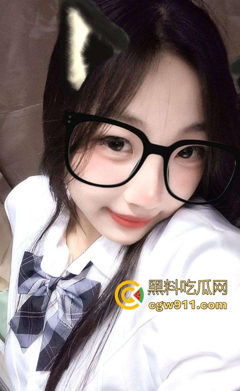 华南师范大学24级【陈慧琳】表面清纯学妹实则母狗婊子!有对象期间交友软件撩骚不同网友,揉奶掰逼淫骚自慰!-3