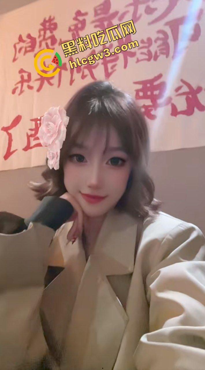 泉州轻工职业学院反差婊单身母狗『刘诗萌』富家小姐爱露出 全裸洗澡搓奶淫荡至极!独家曝光!-3