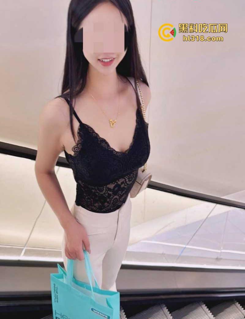 酒店约操美臀亲姐,极品性感身材,裤子舍不得脱,剪开裤缝就操,无套爆操美鲍喷水量惊人!-1