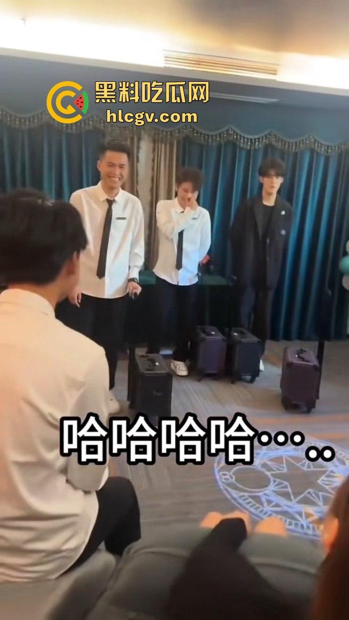 富婆闺蜜团豪爽组队找男模按摩!小仙女们的放松派对不输男的会玩!-1