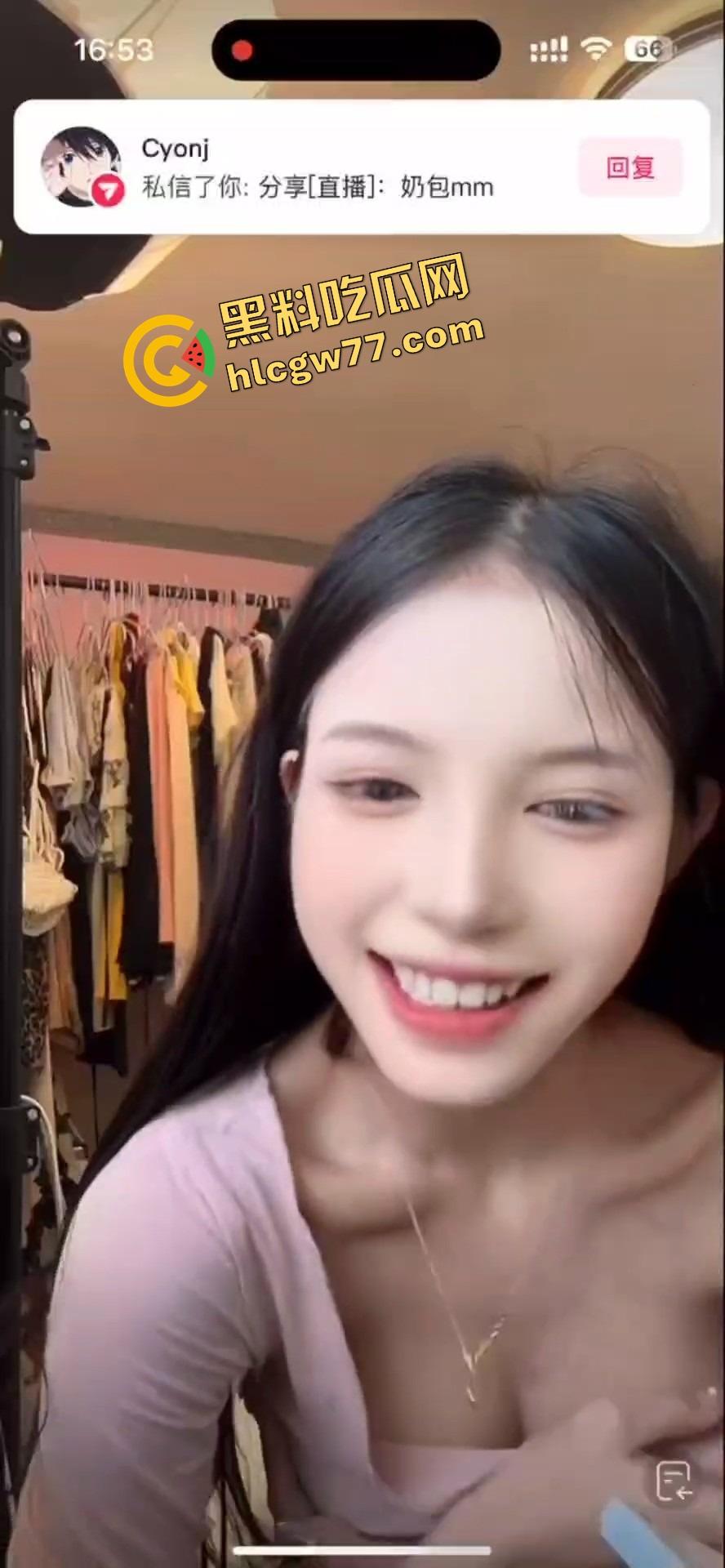 抖音真空带货女主播【小妮子】火了 奶头挺得比销量还高,买女装的清一色男粉,全程只看点不看衣服!-5