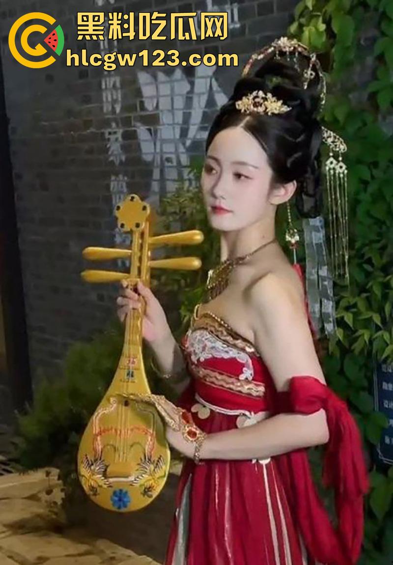 石家庄西苑小学,语文老师母狗【张倩】,清纯颜值母狗媚黑婊,被男友发现约炮视频,还和黑人操过!-3