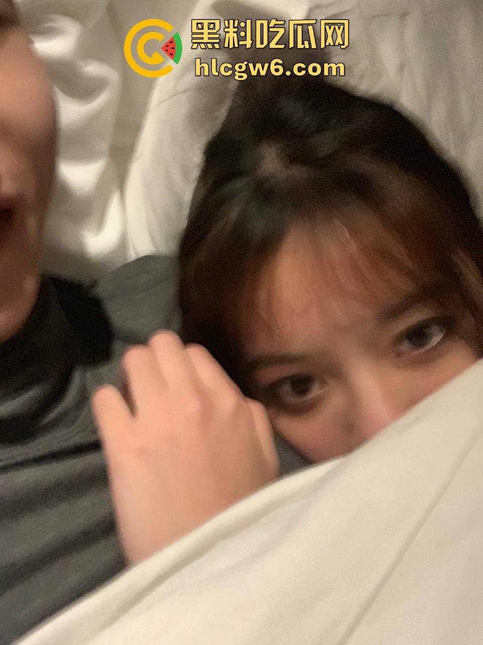 杭州蜜桃臀骚比【玩偶莹】被推特主李茶酒操翻，淫荡私拍成有钱人专属玩物，玩腻了直接换货，有钱人是真的会玩！-7