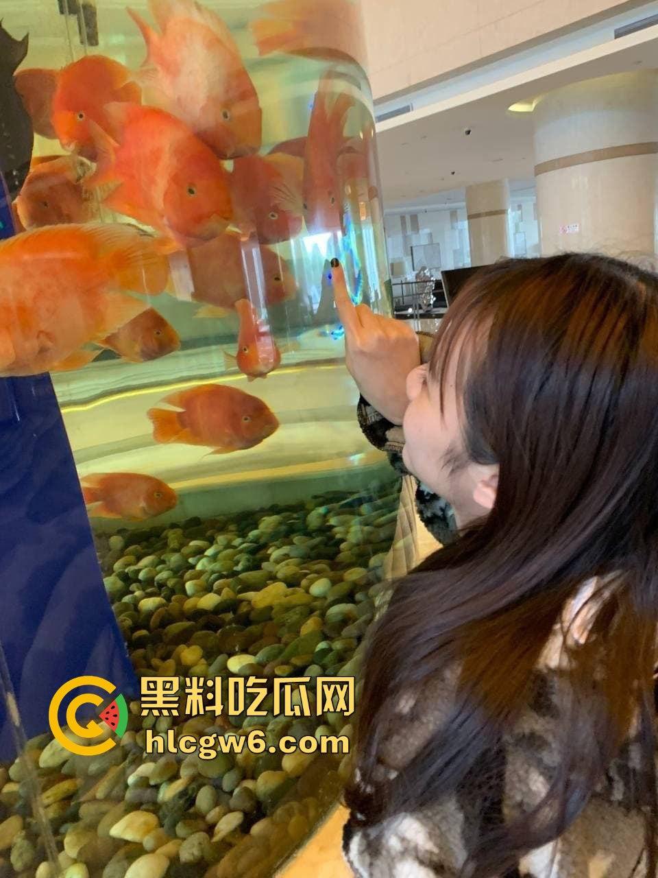 杭州蜜桃臀骚比【玩偶莹】被推特主李茶酒操翻，淫荡私拍成有钱人专属玩物，玩腻了直接换货，有钱人是真的会玩！-12