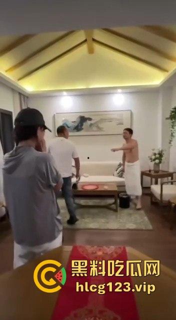 捉奸现场!酒店开房被老婆带家人逮个正着,这预定信息发给老婆是自首吗?-4