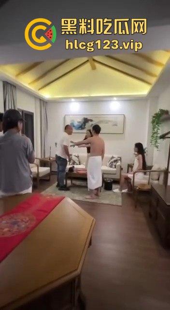 捉奸现场!酒店开房被老婆带家人逮个正着,这预定信息发给老婆是自首吗?-13