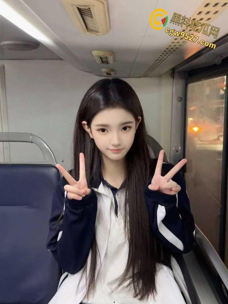 北京服装学院校花【于炜婕】，兼职外围私下曝光，更有招嫖卡片代言人之称，白虎嫩穴被各种玩弄！