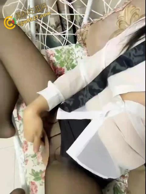 抖音女网红【辰辰螺丝姐】,性感高跟御姐少妇,开档黑丝自慰啪啪视频流出,白皙丰满的身材十分诱人!!-8