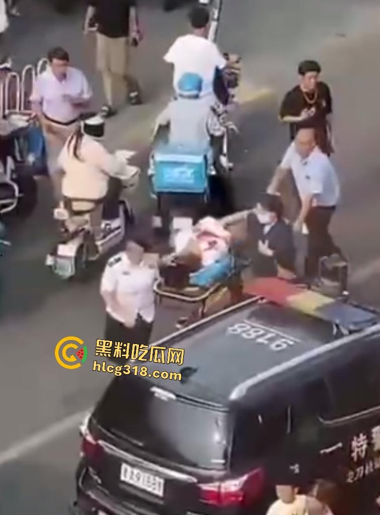 天津蓟州文昌街货车横冲直撞飞来横祸,电动车两死两伤,人被卡在两汽车中间,直接变成人肉饼干!-6