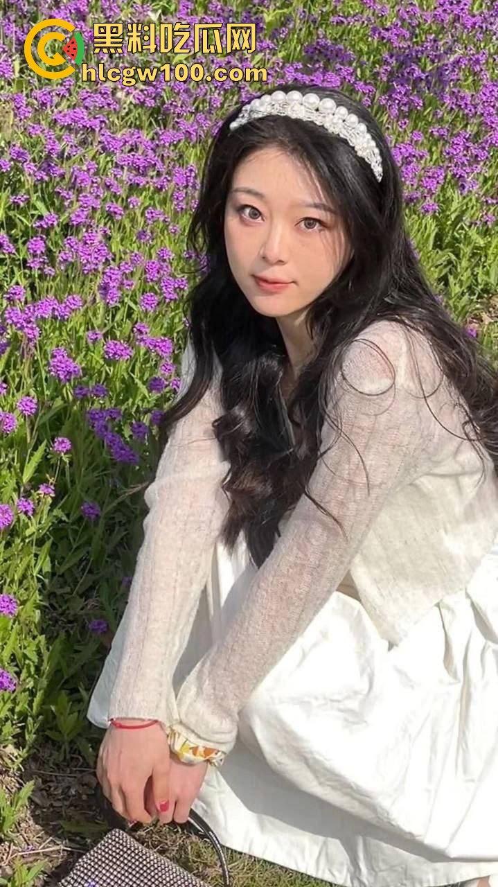 南通反差御姐【胡美然】外表清冷像仙女，床上浪得像小母狗，约炮视频曝光流出。-3