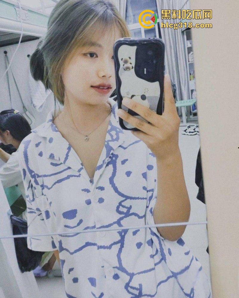 四川美术学院【魏施婵】极品反差母狗，排卵发情期饥渴难耐，后入无套内射蜜桃臀！