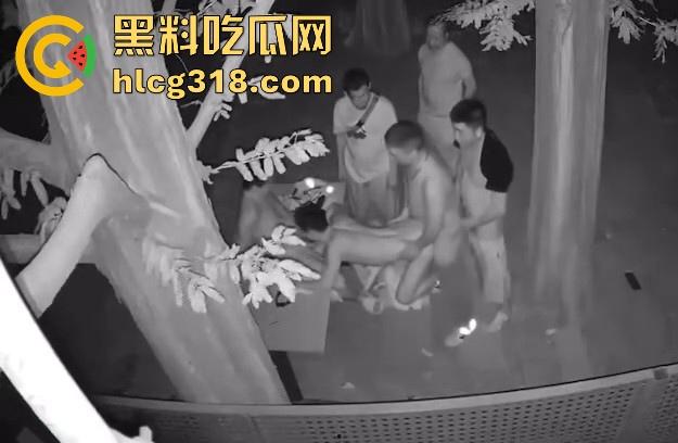 成都百花谭公园深夜惊现男同聚众淫乱！gay圈大团建多人群P，监控视频流出，成都的夜生活，果然精彩！-7