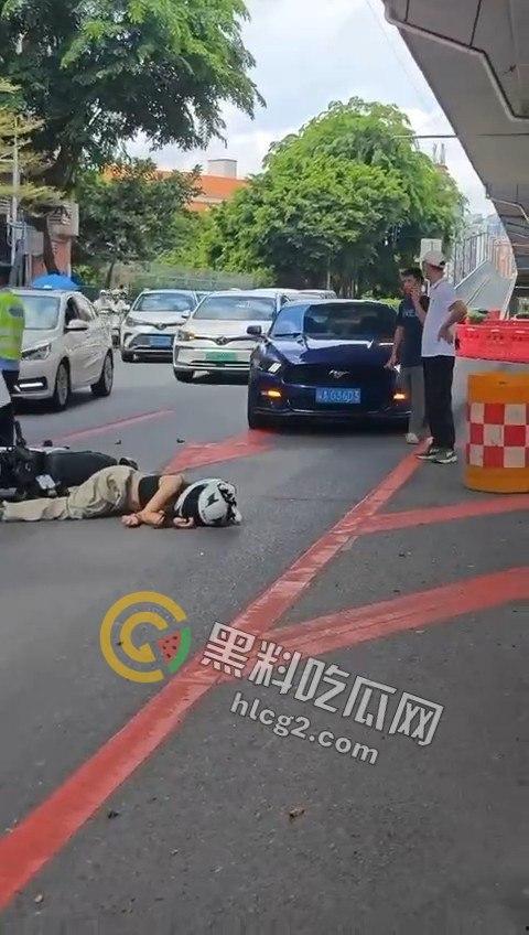 广州野马司机疯狂撞击骑电动车超正小姐姐,现场目击者震惊:简直不可思议!-10