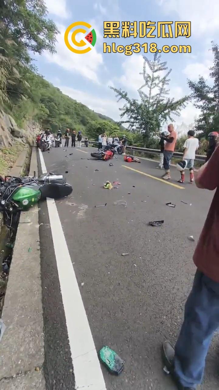 某秋名山公路发生严重车祸,机车少年终究付出代价,还要不要买GTR了少年!-4