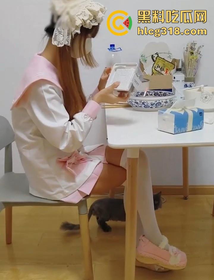 洛丽塔表妹不穿内裤在厨房做菜,做完来勾引我,没忍住就强行骑乘我了,直到高潮才停止。-2