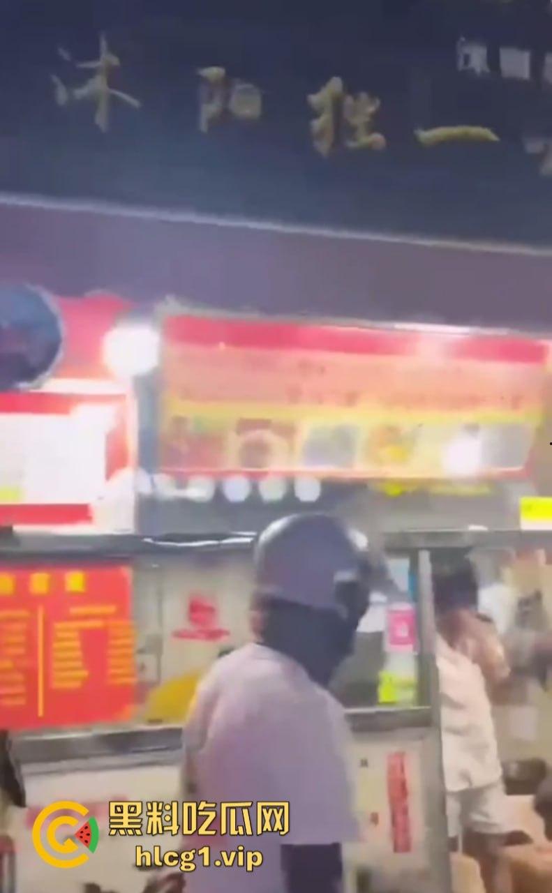 江苏宿迁蓝天市场外卖员等餐太久 拿刀刺杀饭店老板现场血流成河!-1