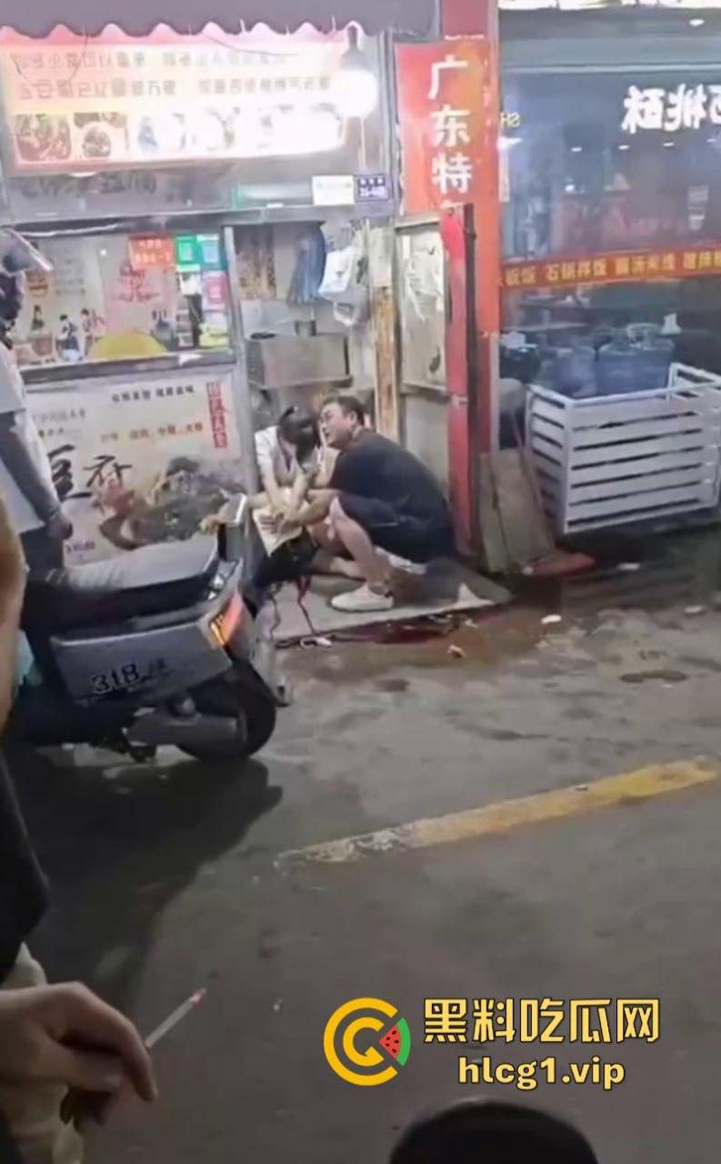 江苏宿迁蓝天市场外卖员等餐太久 拿刀刺杀饭店老板现场血流成河!-4