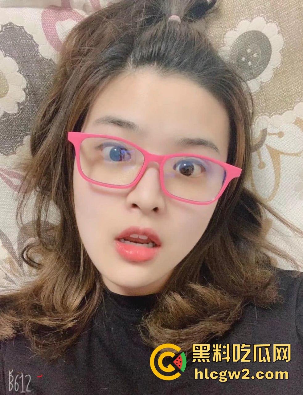 超级骚的人妻少妇【罗佳璐】和老公性爱自拍泄密流出 主动给大屌口交差点被射了一脸 独家流出!-2