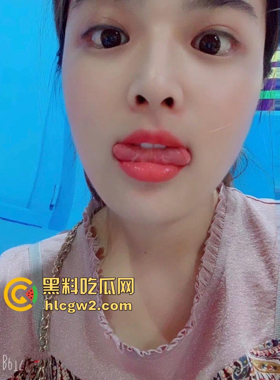 超级骚的人妻少妇【罗佳璐】和老公性爱自拍泄密流出 主动给大屌口交差点被射了一脸 独家流出!-7