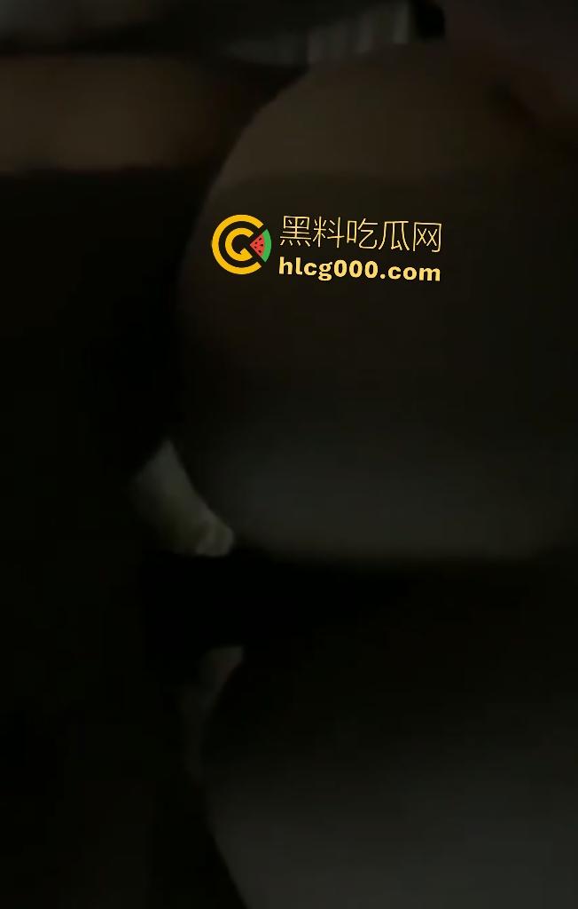 深圳宝安小学女教师【秦新钰】被教导主任迷奸,拉到教师宿舍就是一顿猛操,后入内射完全没知觉!-6