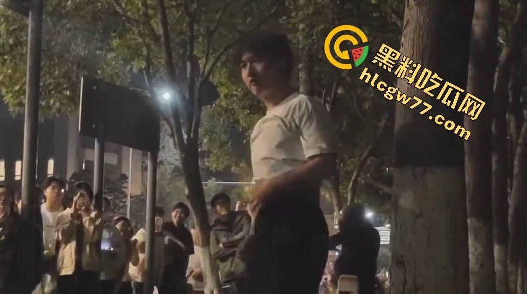 昨晚宣城高中楼下惊天大瓜!纯情男被嫌痘脸甩,闺蜜推新欢,哭瘫宿舍楼下成青春疼痛神剧!-8